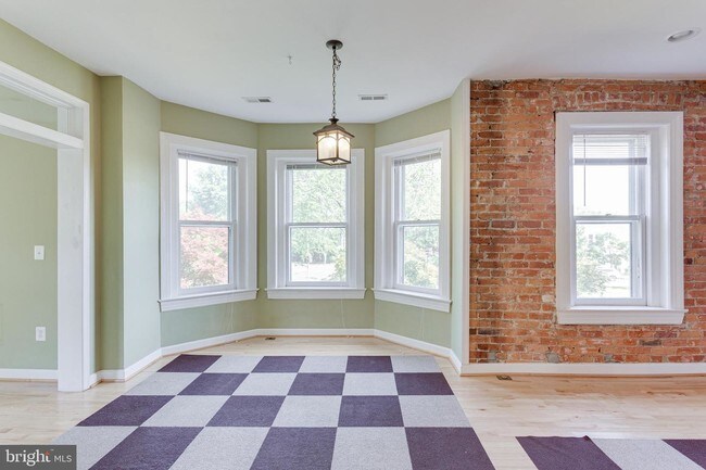 Building Photo - 1405 North Carolina Ave NE