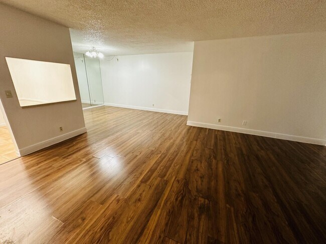 Building Photo - 1115 Green Pine Blvd