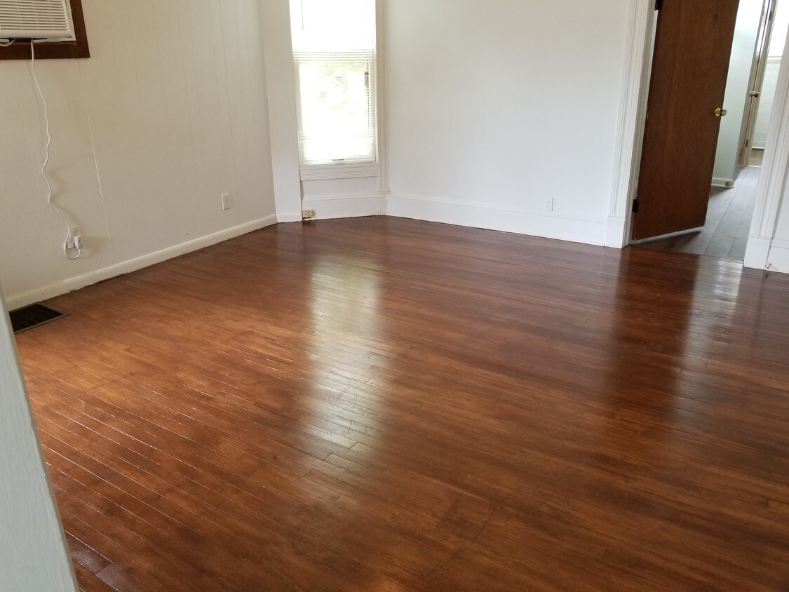 Foto principal - 813 E Washington St