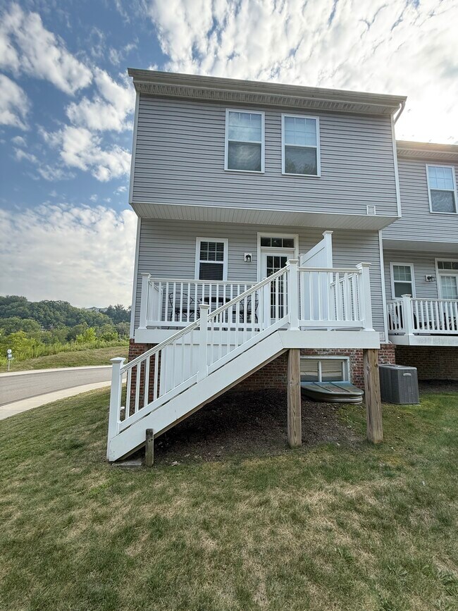 Building Photo - 100 Watson Dr
