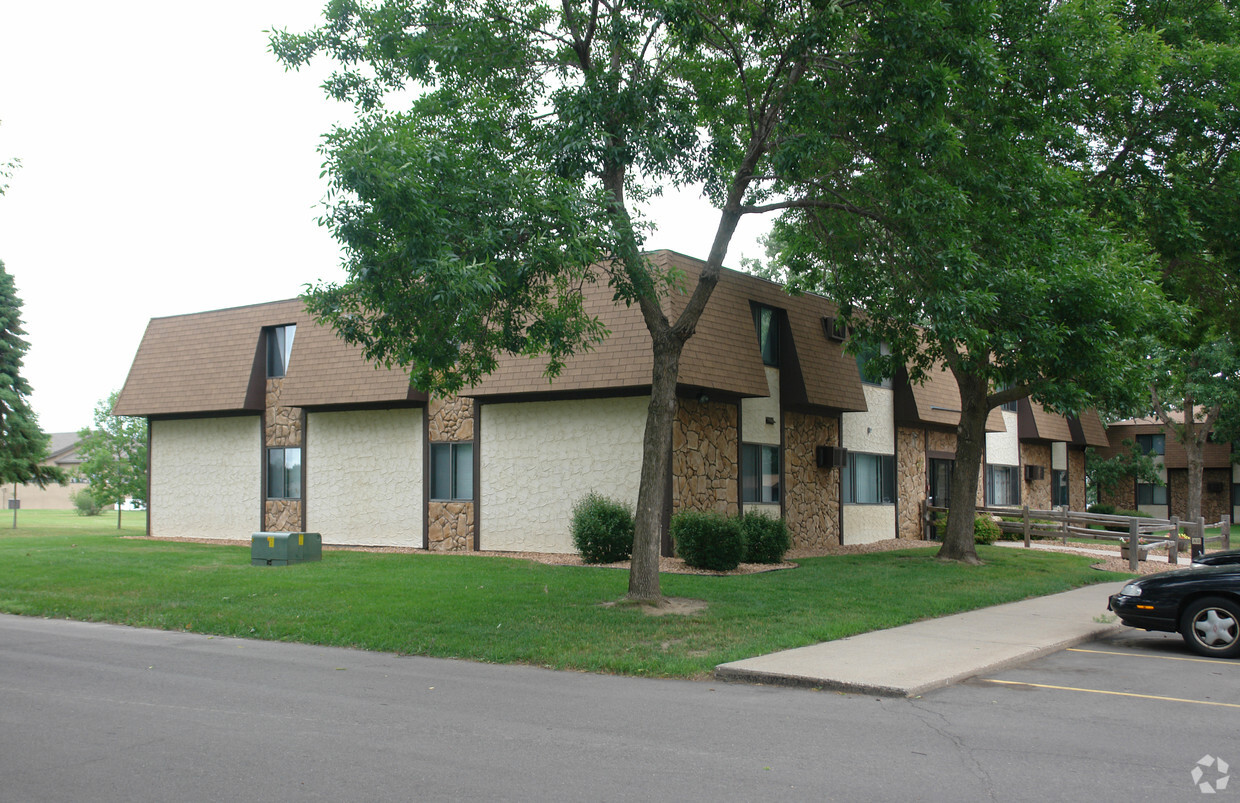 Building Photo - Oakwood Estates Apartments