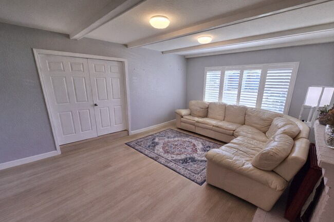 Foto del edificio - Sharp 4 Bedroom 2 Bath Great Neighborhood in Pleasanton