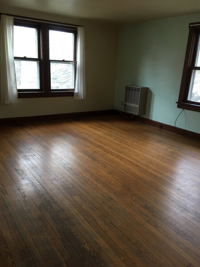 Building Photo - 832 Elmwood St