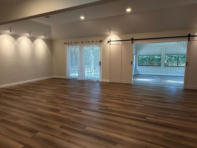 Foto del edificio - Stunning Remodeled One-Story Home - Port Royal Plantation