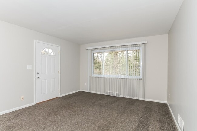 Building Photo - 3 Bedroom on Sleepy Hollow Rd