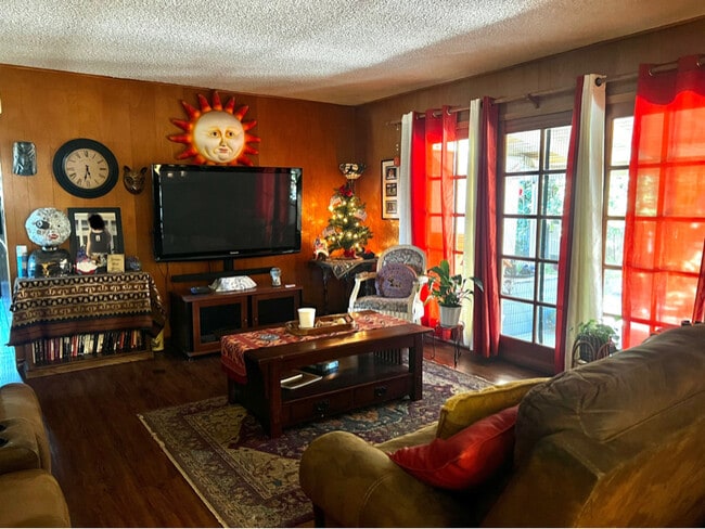 Foto del edificio - 2 W Campus Ave.