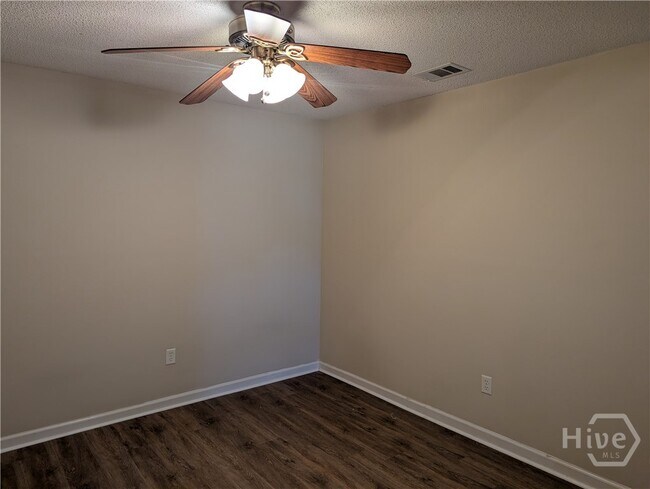 Building Photo - 130 Towne Pk Dr