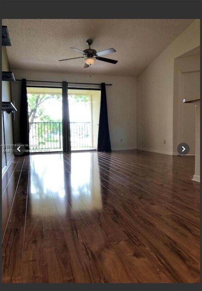 Foto del edificio - 570 S Park Rd