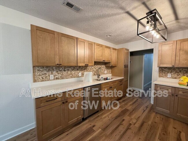 Foto del edificio - 2624 E Cherry St