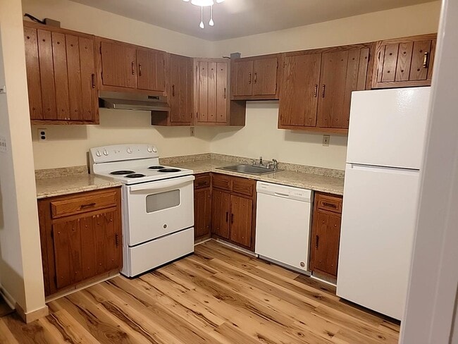 Building Photo - 117 Amberly Dr