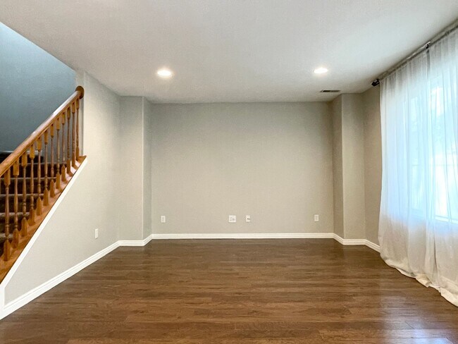 Foto del edificio - 1062 Kettering Dr