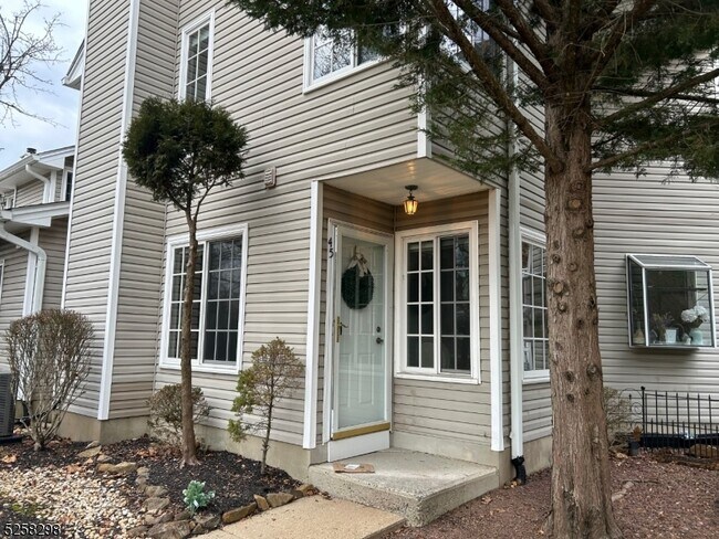 Foto del edificio - 45 Stevens Ct