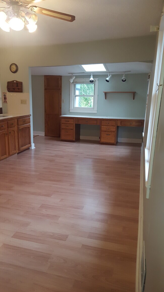 Large eat in kitchen - 34 Spring St
