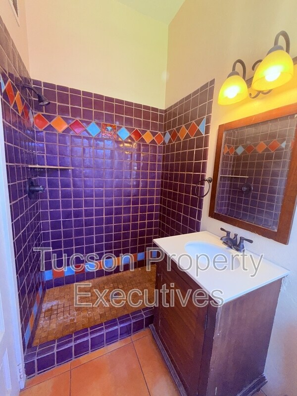 Foto del edificio - 502 E University Blvd