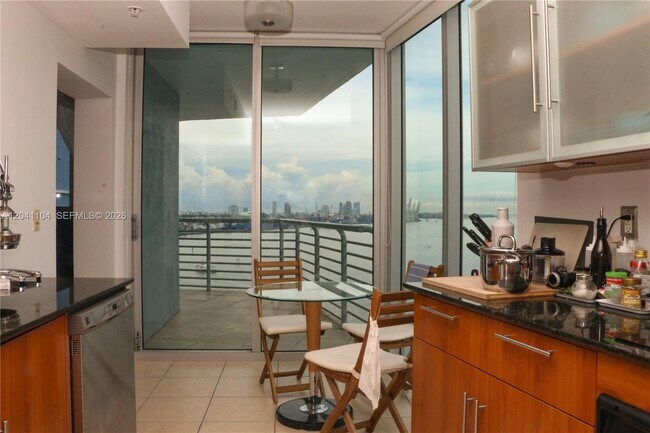 Foto del edificio - 325 S Biscayne Blvd