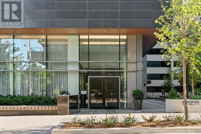 Building Photo - 39 Roehampton Ave