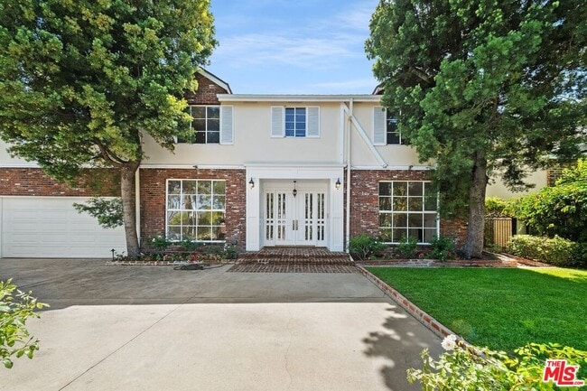 Building Photo - 517 Elm Dr