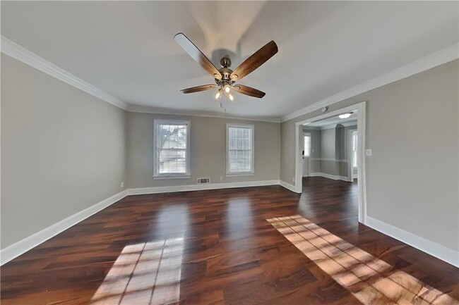 Foto del edificio - 506 Daisy Nash Dr SW