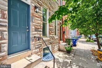 Building Photo - 792 W Cross St