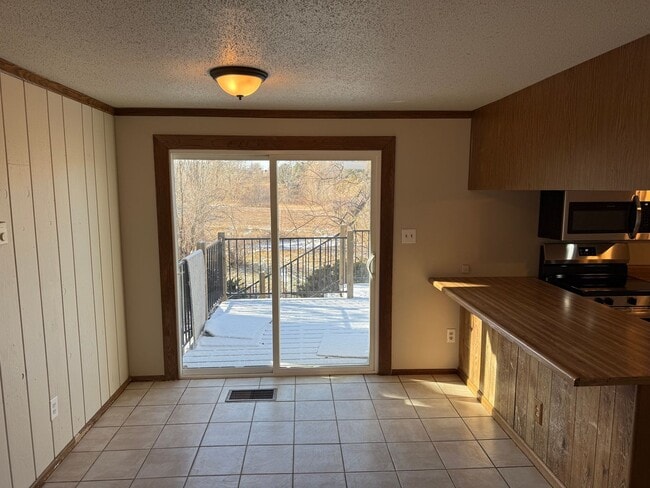 Building Photo - Welcome to Grandview Estates!