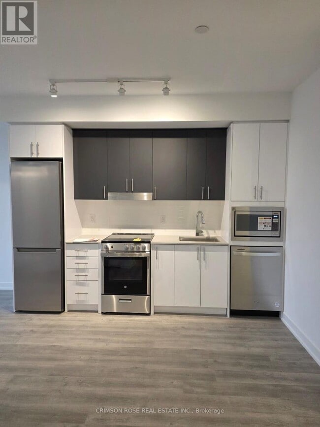 Building Photo - 5105 Hurontario St