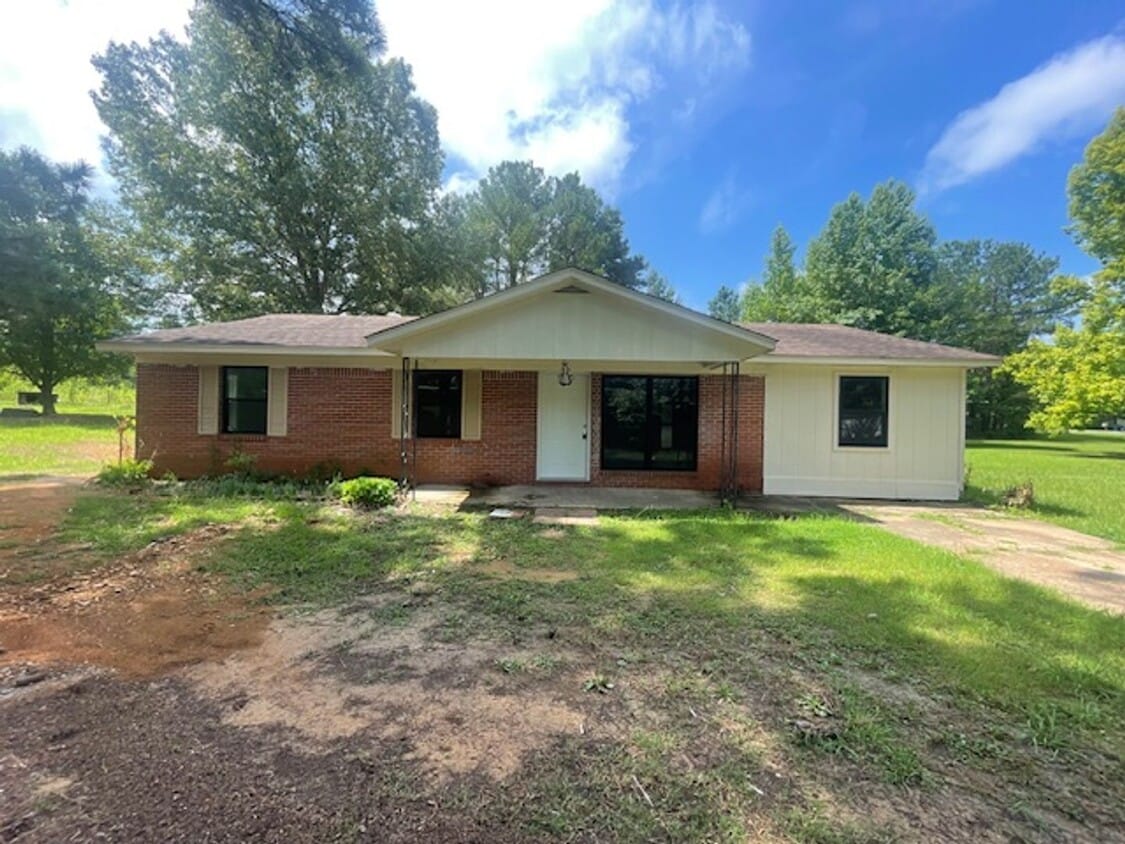 Primary Photo - Renovated 4 Bedroom 2 Bath Home for Rent!
