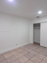 Building Photo - 221 NE 40th St