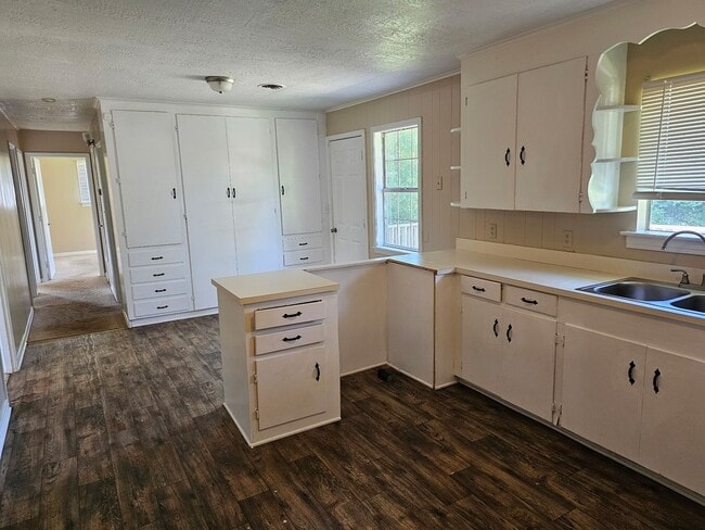 Building Photo - 701 Waterview Dr