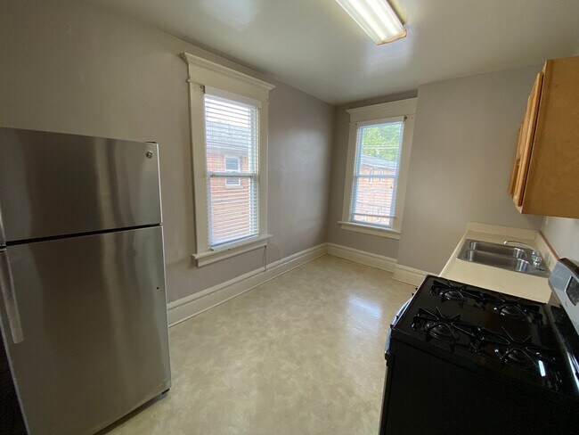 Building Photo - 1467 Worthington St