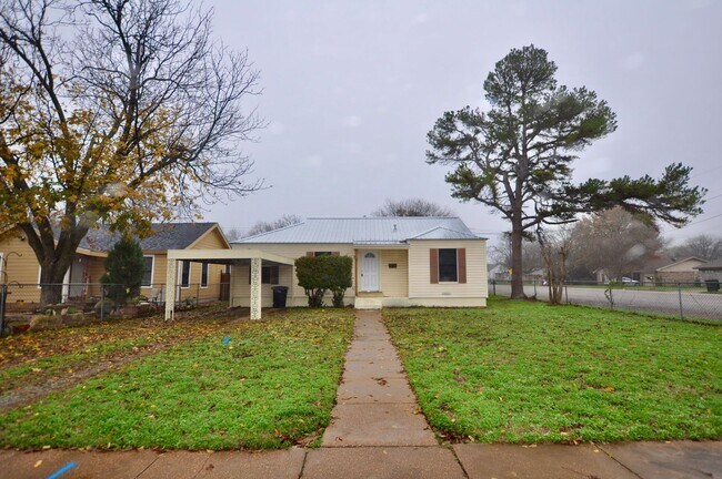 Building Photo - FOR LEASE! Nice Newly Remodeled 3 BR - 1 B...