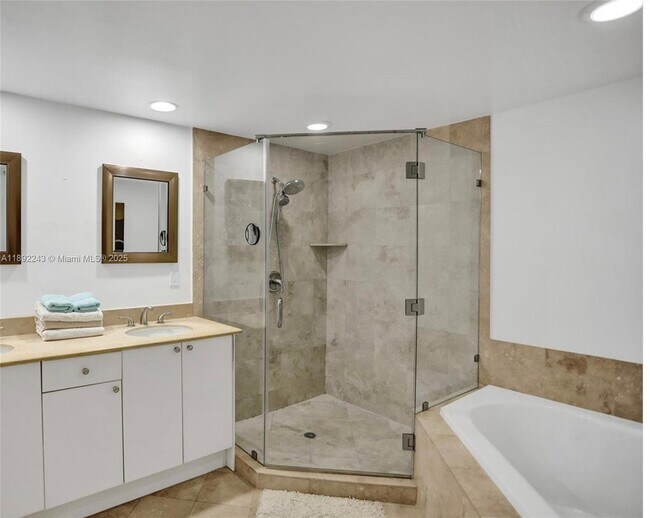 Foto del edificio - 1755 E Hallandale Beach Blvd
