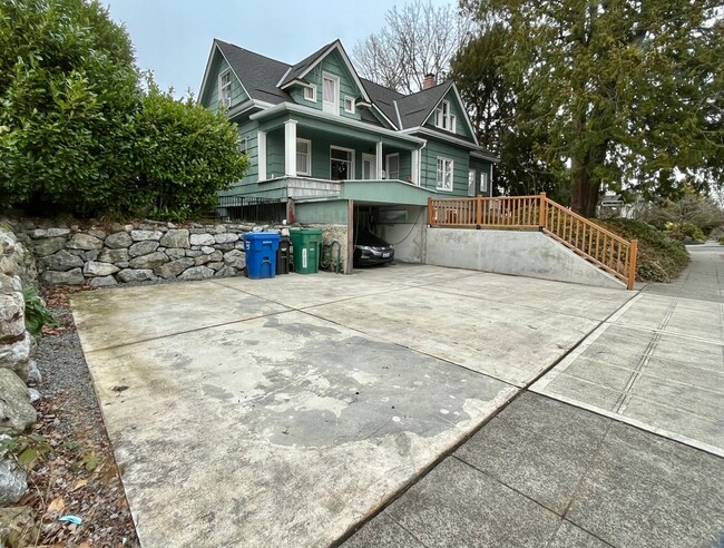 Building Photo - Charming Green Lake Seattle Home