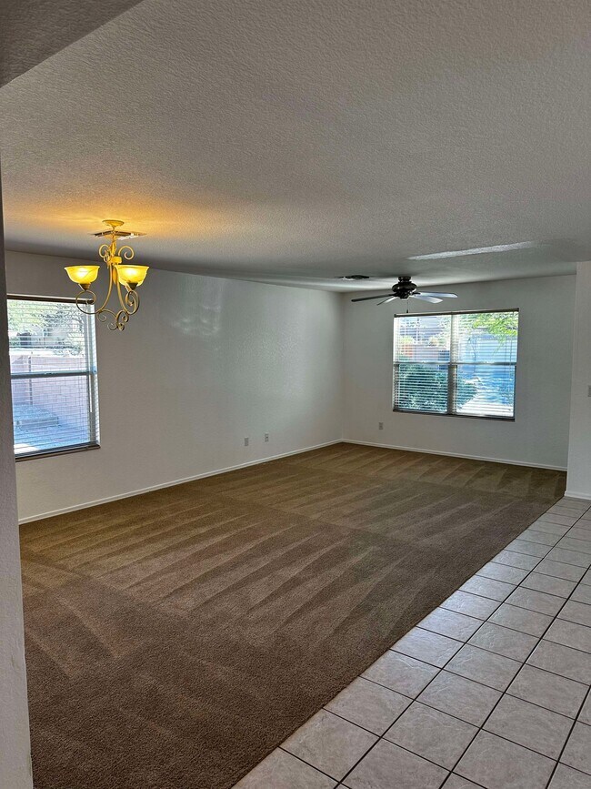 Foto del edificio - 13735 E Shadow Pines Ln