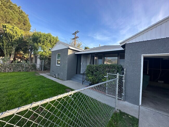 Foto del edificio - 1235 Roxbury Dr