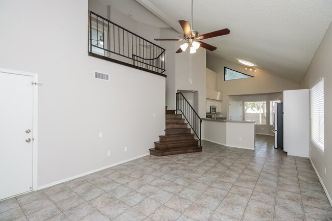 Building Photo - 441 S Maple