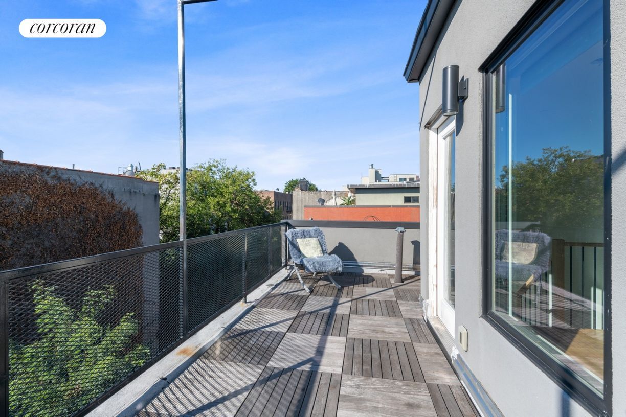 Foto principal - 568 Lafayette Ave