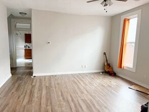 Building Photo - 28 E Powell Ave