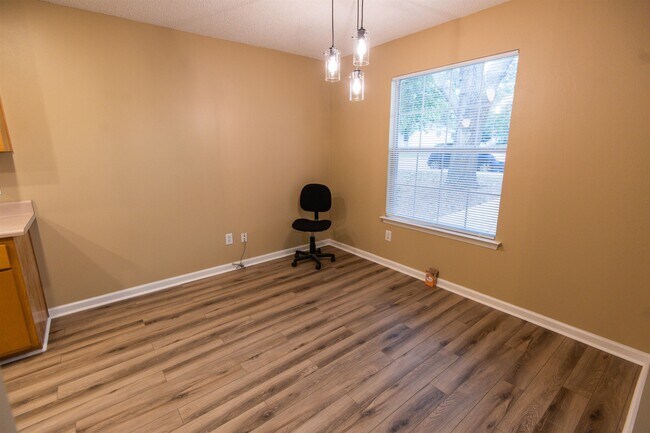 Building Photo - 2488 Holton St