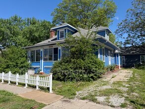 Building Photo - 229 W Allen St