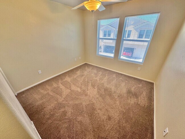 Foto del edificio - CHARMING 2 BEDROOM CONDO IN GATED COMMUNITY