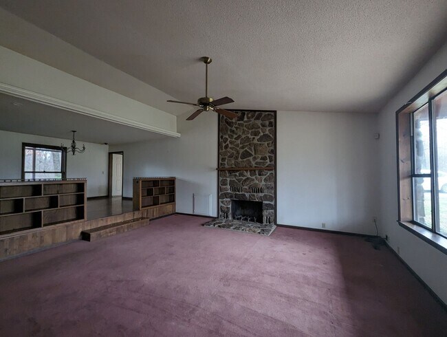 Building Photo - 3 Bedroom 3 Bathroom Home in Batesville