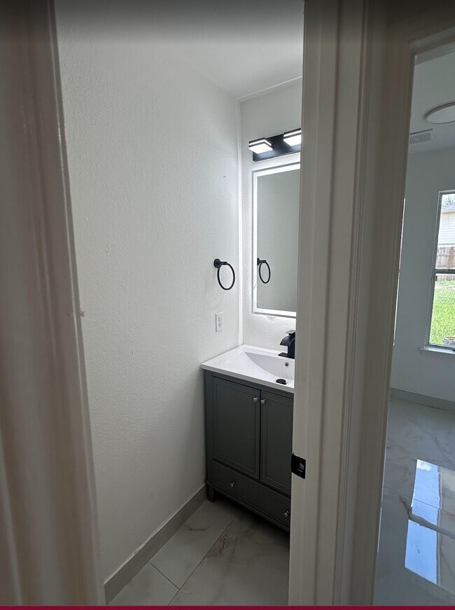 Building Photo - 9611 Rads Point