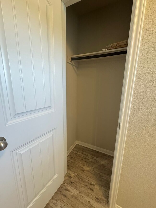 Foto del edificio - Beautiful 4 bedroom in desirable Larkspur ...