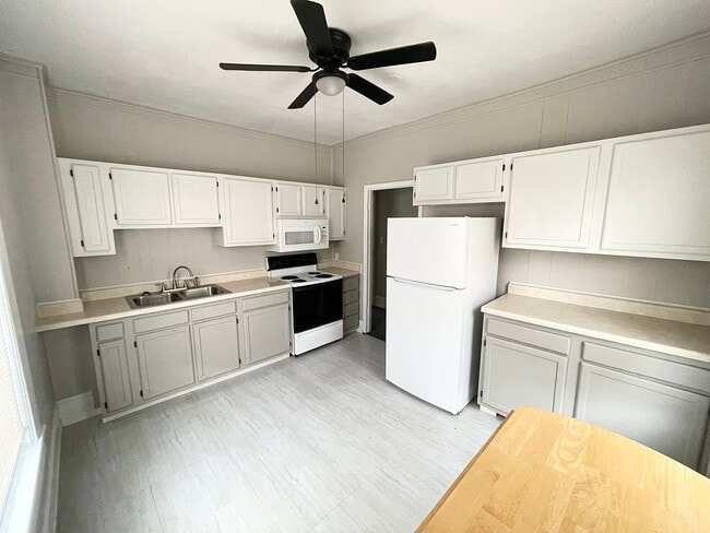Building Photo - 112 N Mendenhall St