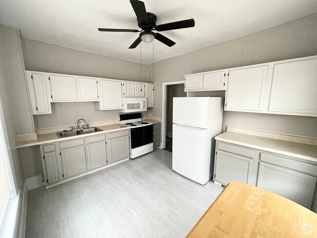 Building Photo - 112 N Mendenhall St