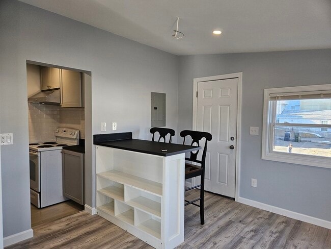 Building Photo - 47 Mechanic St