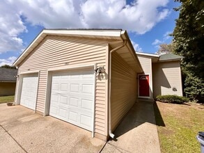 Building Photo - 3961 Camelot Dr SE