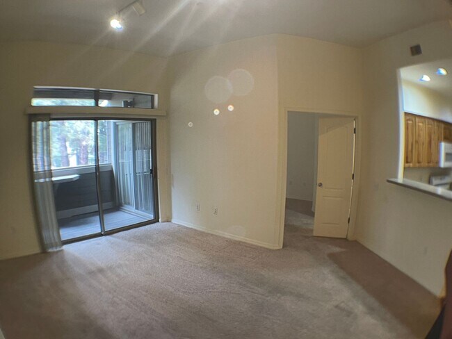 Foto del edificio - LEASE TAKEOVER_Summit park 2 bedroom condo