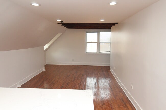 Building Photo - 1362 N Bosworth Ave