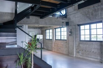 Building Photo - 1749 NE Miami Ct